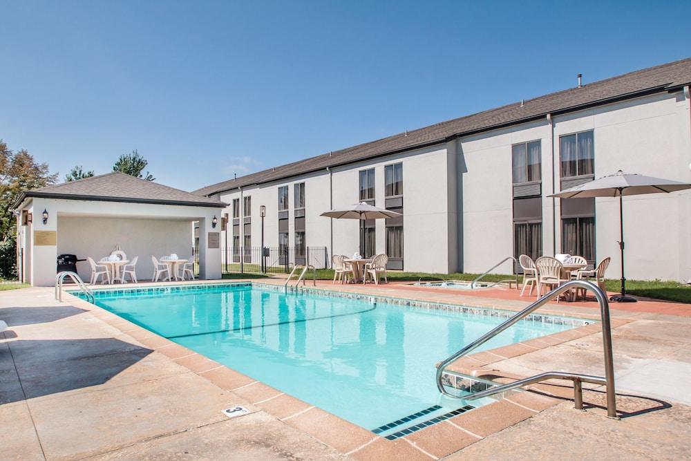 ספרינגפילד Greenstay Inn & Suites Court View מראה חיצוני תמונה
