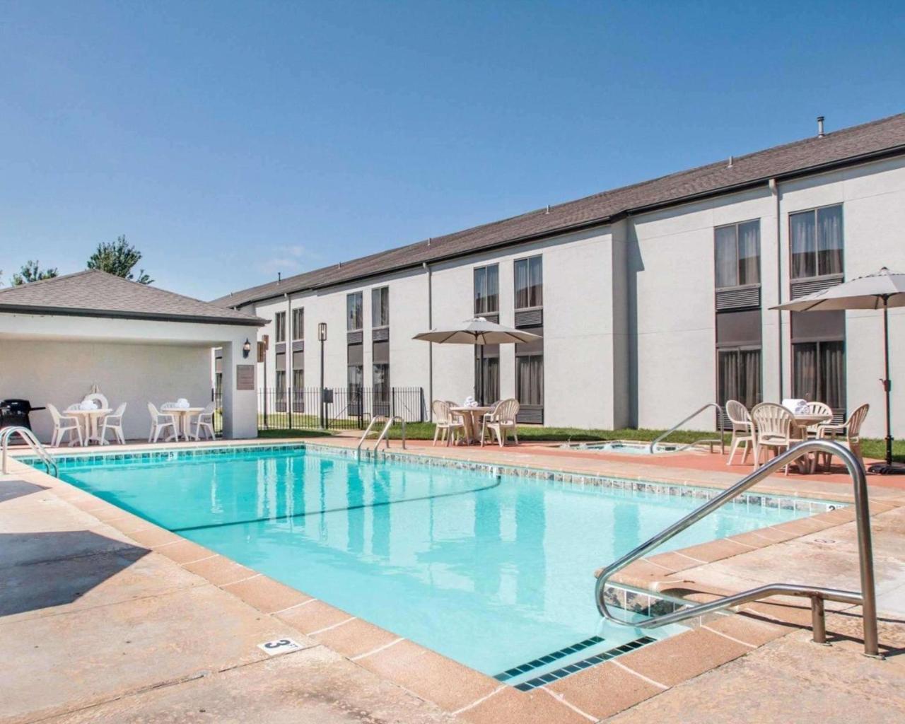 ספרינגפילד Greenstay Inn & Suites Court View מראה חיצוני תמונה