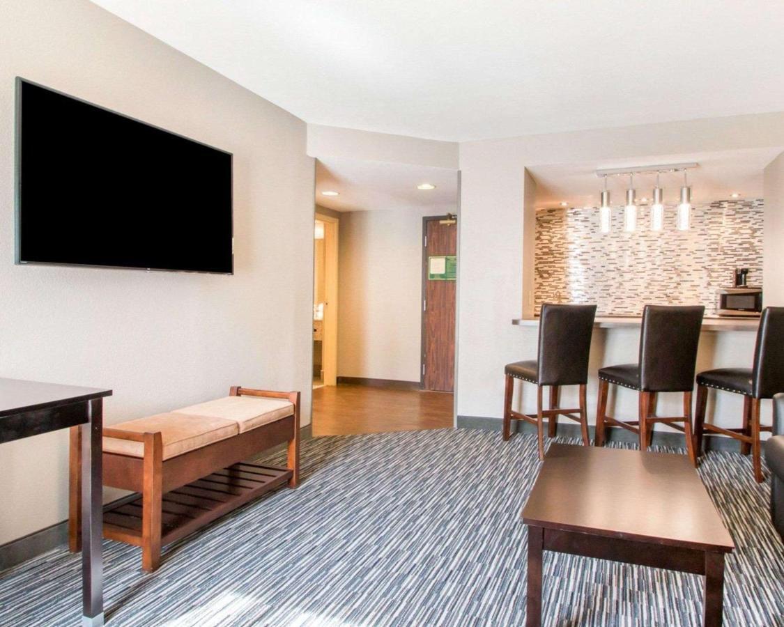 ספרינגפילד Greenstay Inn & Suites Court View מראה חיצוני תמונה