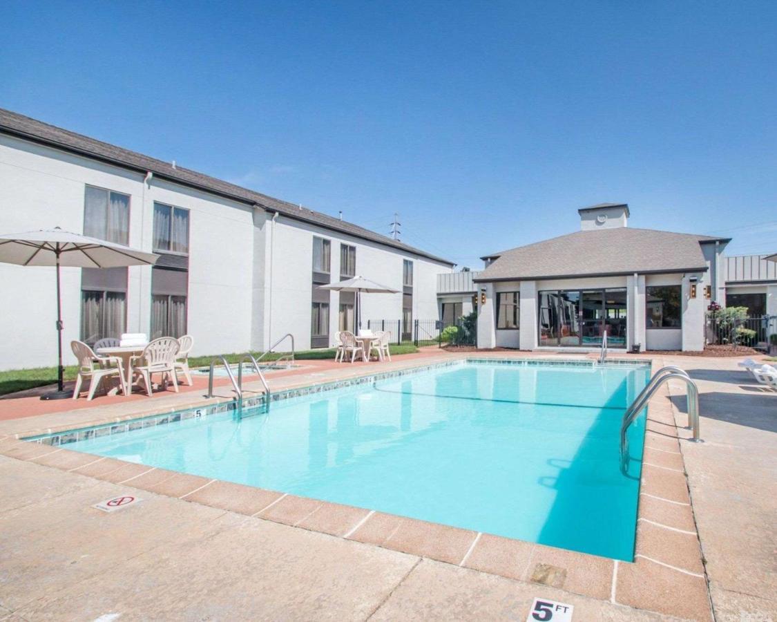 ספרינגפילד Greenstay Inn & Suites Court View מראה חיצוני תמונה